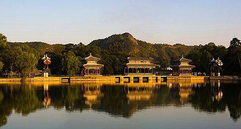 《方块方舟》限时半价狂欢，速来开启方块冒险之旅！